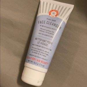 Face cleaner first aid beauty